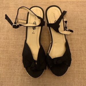 Rue21 8/9 Large Black Wedges